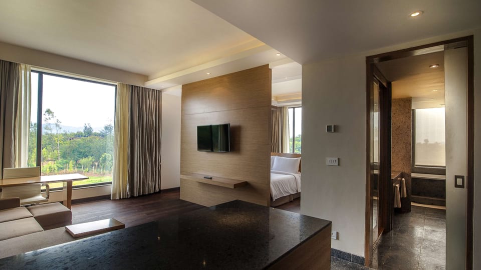 Premium bedding, pillowtop beds, in-room safe, individually decorated
