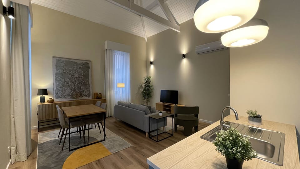 Deluxe Villa, 1 Double Bed | Living area | 32-inch Smart TV with cable channels, TV