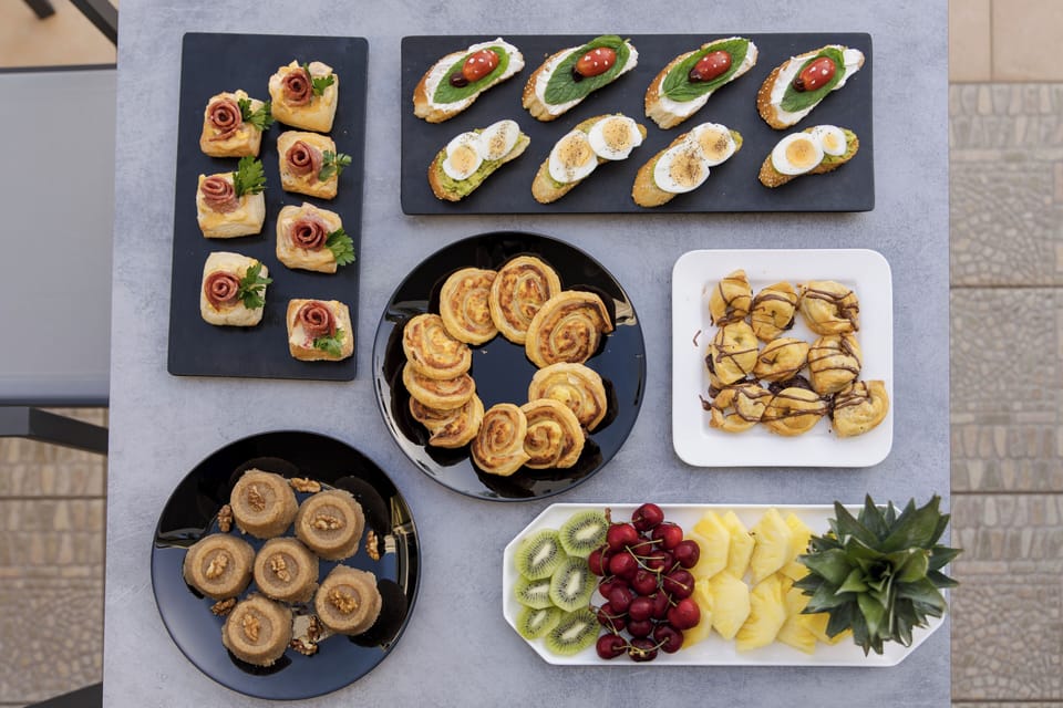 Daily continental breakfast (EUR 12 per person)