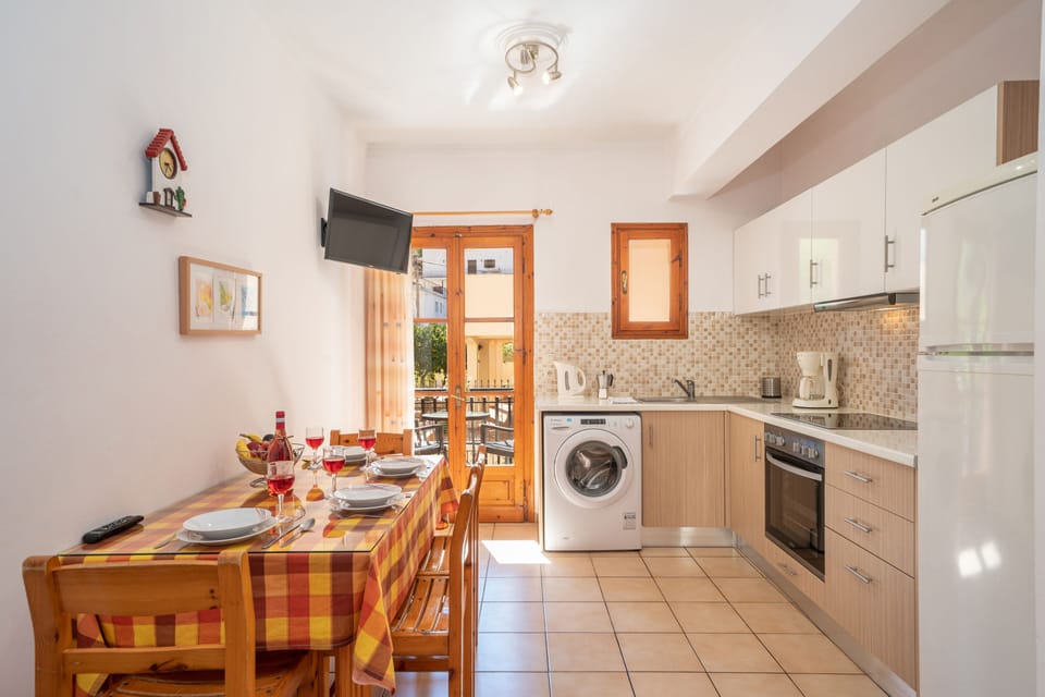 Apartment | In-room safe, iron/ironing board, travel crib, free WiFi