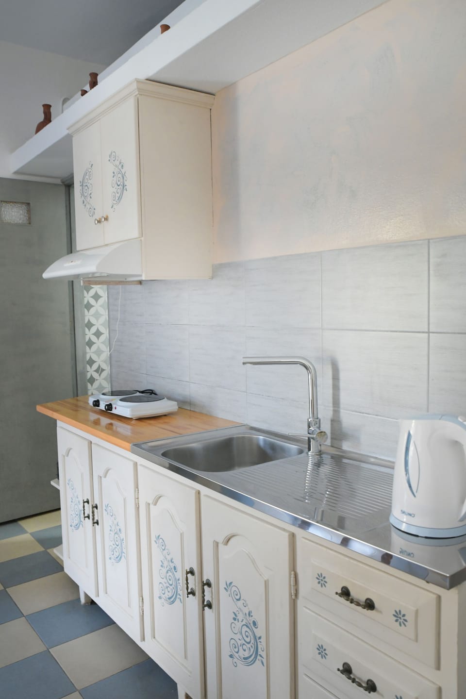 Family Apartment, 2 Bedrooms, Sea View | Private kitchen | Full-size fridge, coffee/tea maker, electric kettle