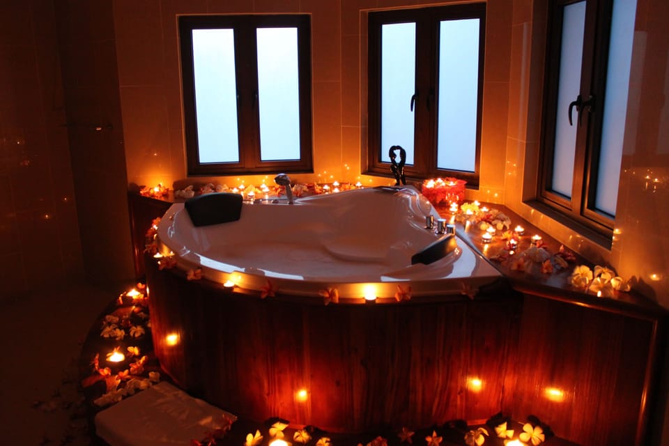 Executive Suite, 1 King Bed (Master) | Deep soaking bathtub