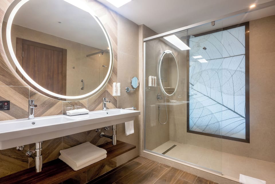Junior Suite, Sea View | Bathroom | Shower, eco-friendly toiletries, hair dryer, bathrobes