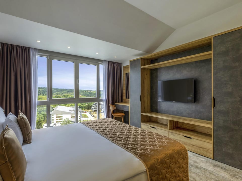 Presidential Suite, 1 King Bed | Egyptian cotton sheets, premium bedding, in-room safe, desk