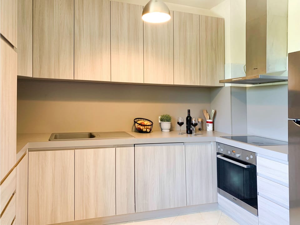 House, 3 Bedrooms | Private kitchen | Full-size fridge, microwave, oven, stovetop