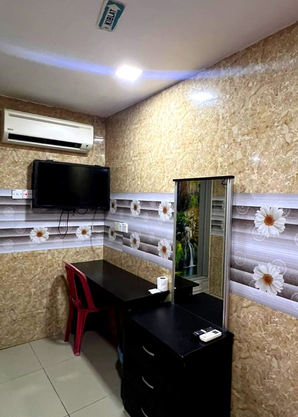 Deluxe Room, 1 Double Bed | Iron/ironing board, free WiFi