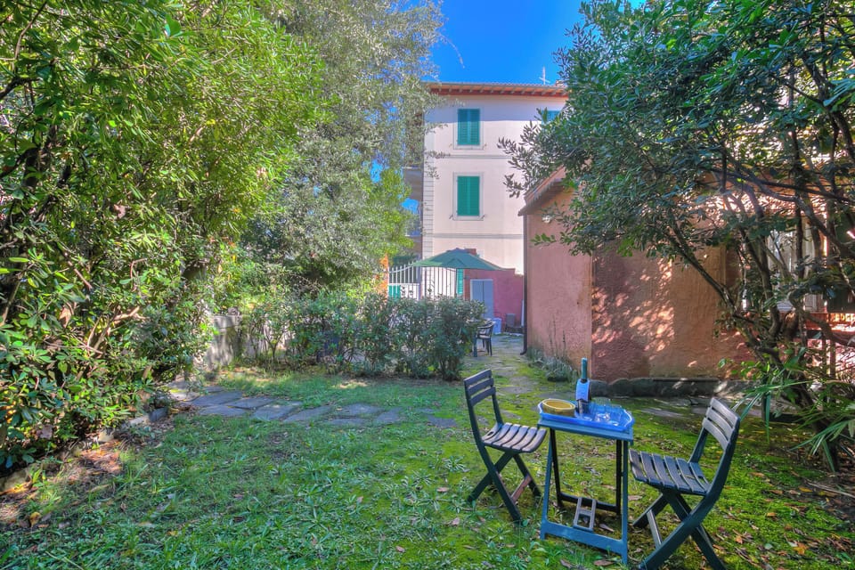 Family Apartment, Multiple Bedrooms, 2 Bathrooms, Sea Facing (La Fresia - Focette 100m from sea) | Outdoor dining