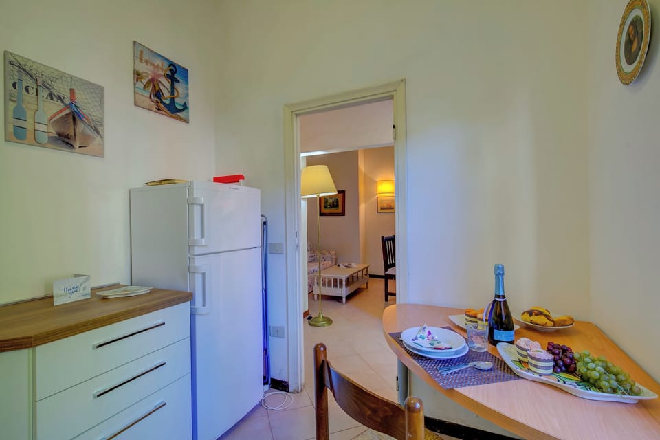 Family Apartment, Multiple Bedrooms, 2 Bathrooms, Sea Facing (La Fresia - Focette 100m from sea) | Interior