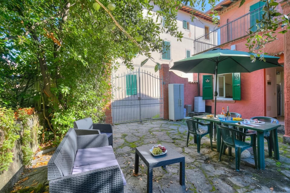 Family Apartment, 3 Bedrooms, 2 Bathrooms, Sea Facing (La Fresia - Focette 100m from sea) | Outdoor dining
