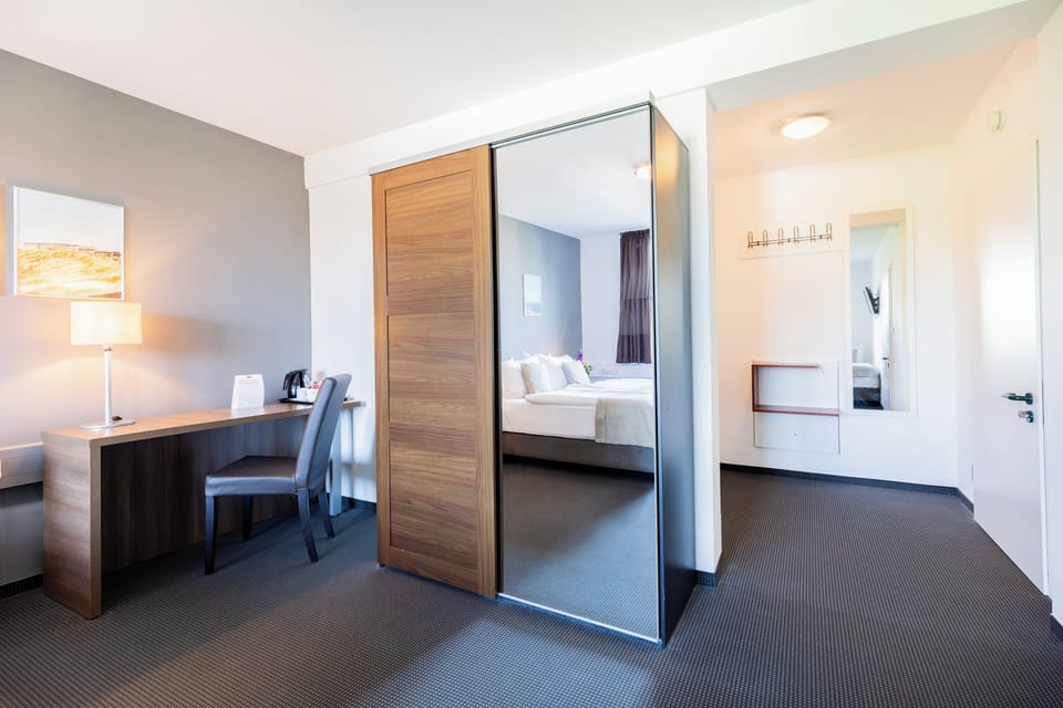 Standard Triple Room | Hypo-allergenic bedding, in-room safe, desk, blackout drapes