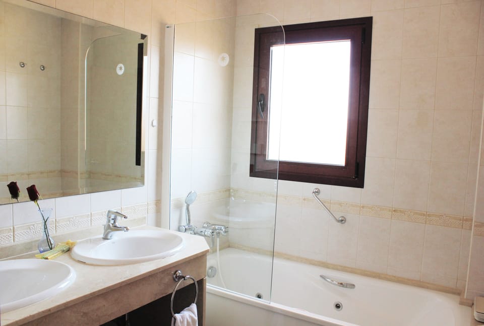 Jetted tub
