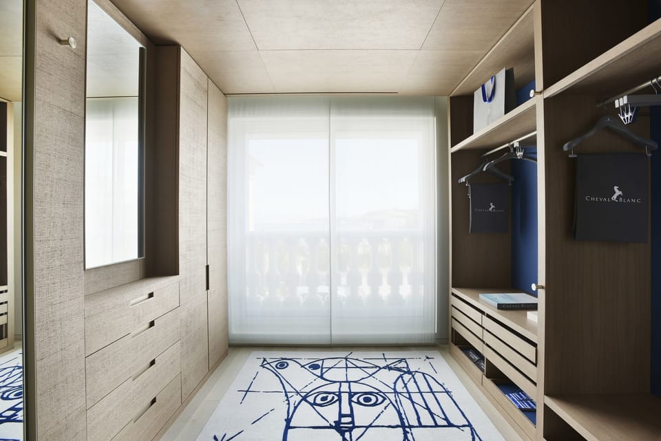 Junior Suite, Pool View | Premium bedding, minibar, in-room safe, desk
