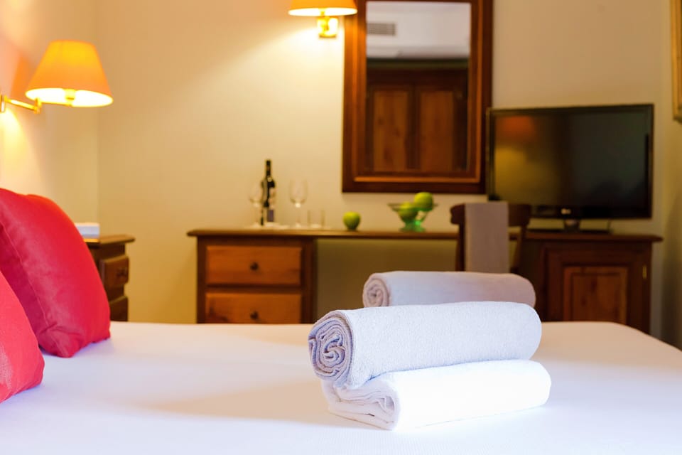 Standard Double Room, Balcony | Premium bedding, minibar, in-room safe, desk