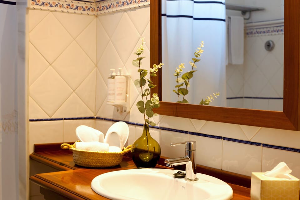 Junior Suite, Terrace | Bathroom | Bathtub, designer toiletries, hair dryer, bathrobes
