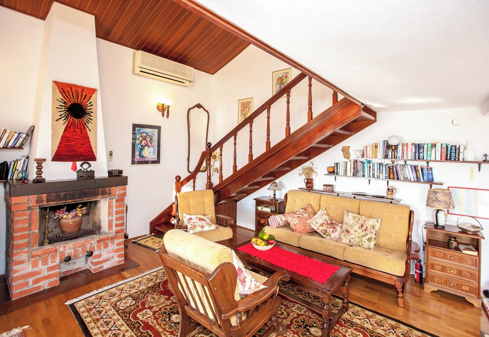 Villa Masha is a Detached House, Very Finely Accommodating 6 to 7 Persons Villa in Split-Dalmatia County