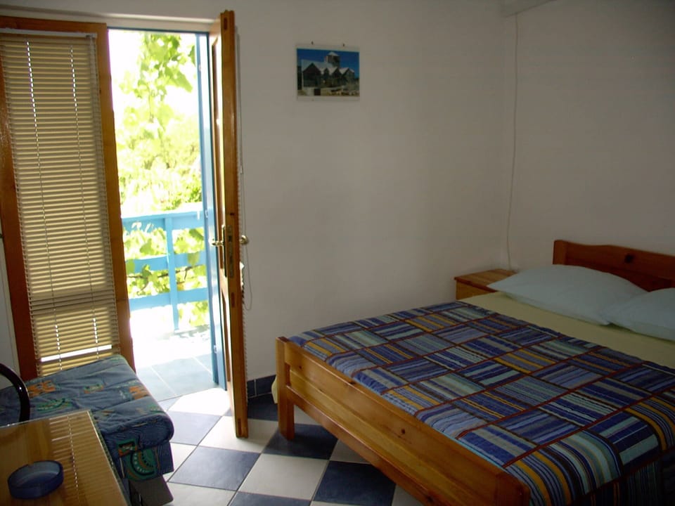 Studio, Smoking, Balcony | 1 bedroom, iron/ironing board, free WiFi, bed sheets