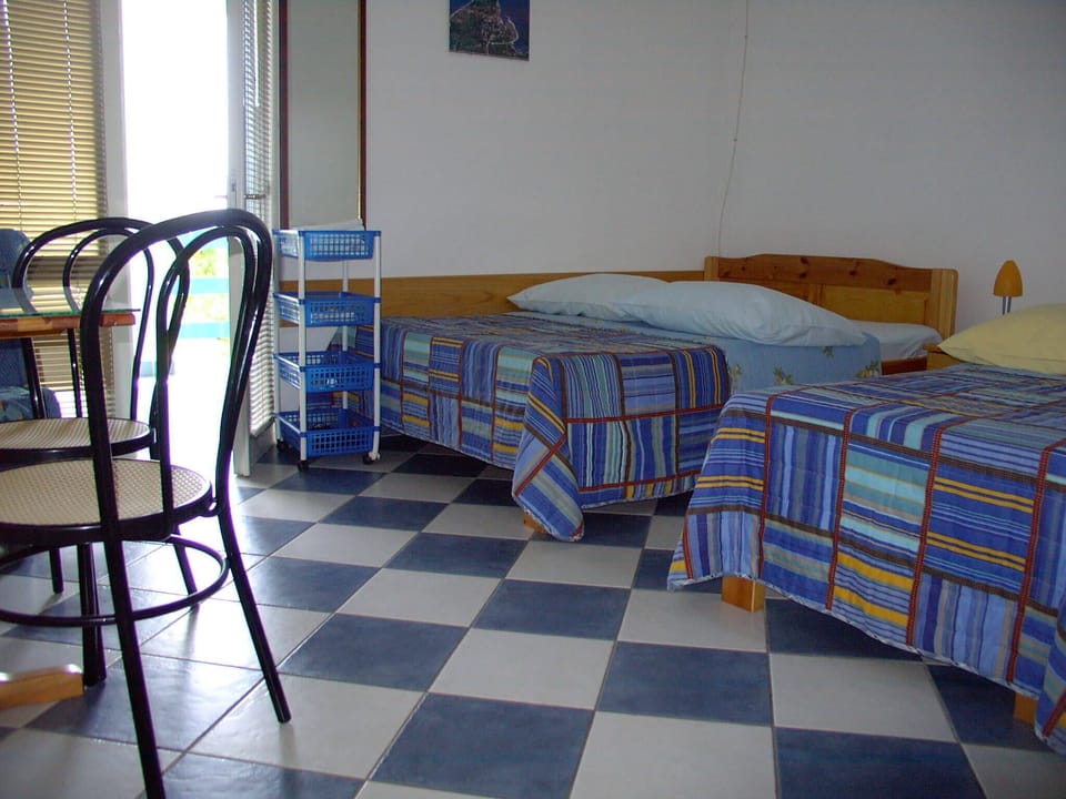 Studio, Accessible, Smoking | 1 bedroom, iron/ironing board