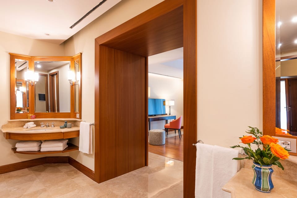 Superior Suite | Bathroom | Combined shower/tub, deep soaking tub, rainfall showerhead