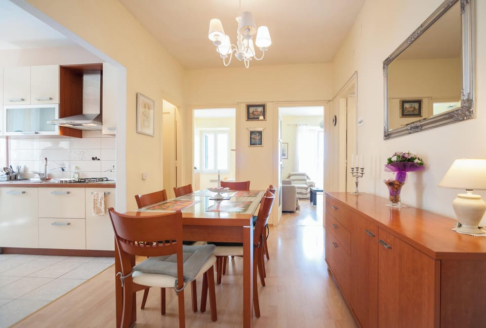Apartment, 2 Bedrooms, Smoking, Balcony | Dining room