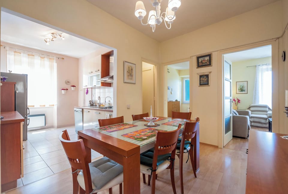 Apartment, 2 Bedrooms, Smoking, Balcony | Dining room