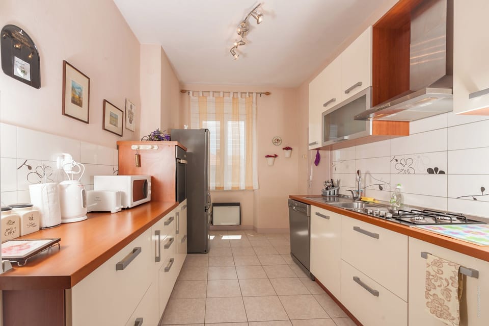 Apartment, 2 Bedrooms, Smoking, Balcony | Interior
