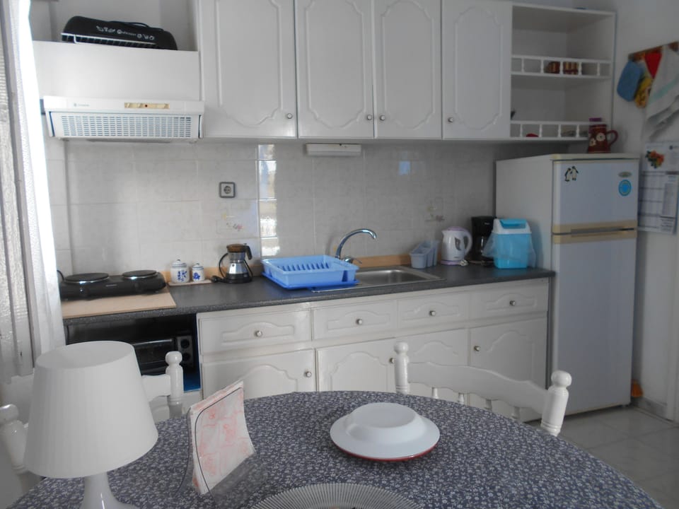Apartment, 1 Bedroom, Balcony, Garden View | Interior