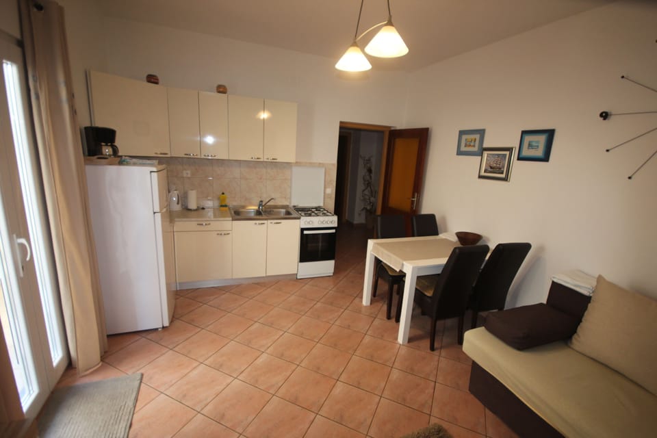 Apartment, 1 Bedroom, Terrace, Garden View | Interior