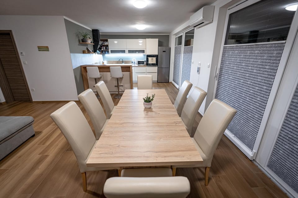 House (Three bedroom house) | Dining room