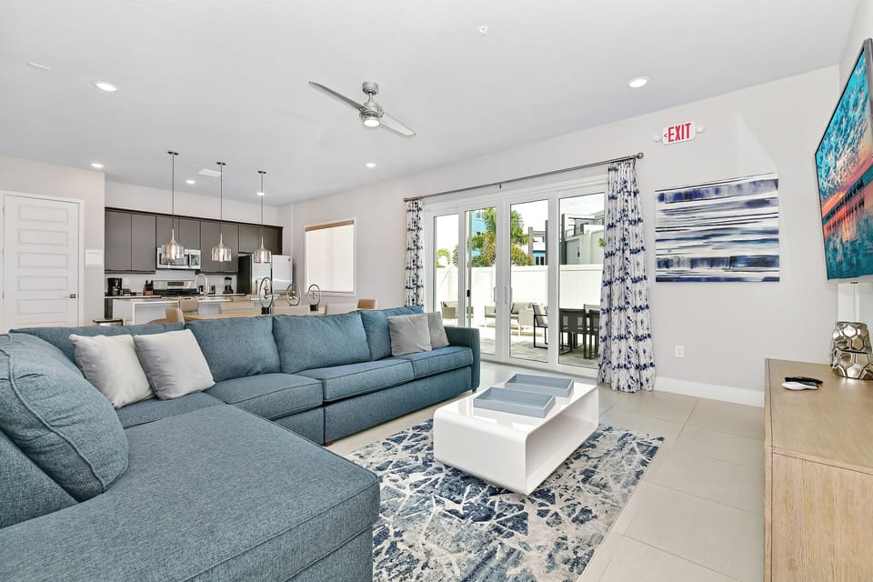Luxury Condo, 3 Bedrooms, Patio | Living area | 42-inch TV with satellite channels