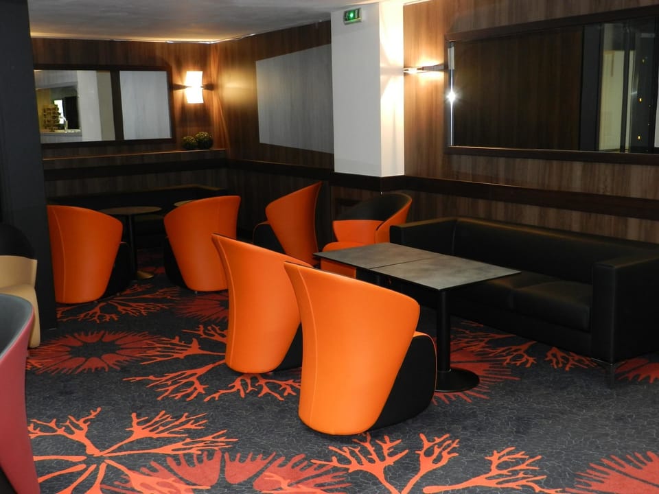 Lobby lounge