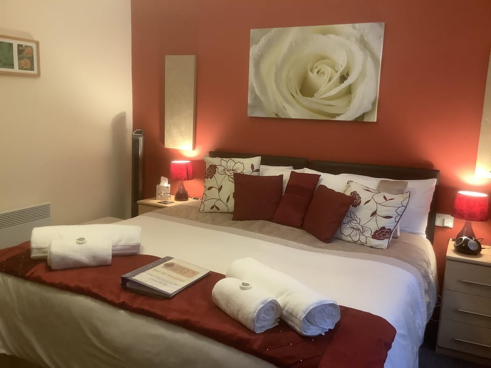 Double or Twin Room, Private Bathroom (Rose)