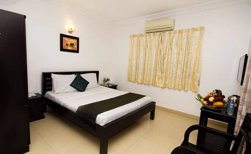 Double Room | In-room safe, desk, free WiFi, bed sheets