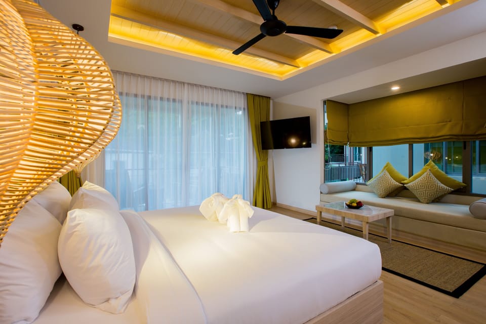 Sea Fan Deluxe Room | Premium bedding, minibar, in-room safe, laptop workspace