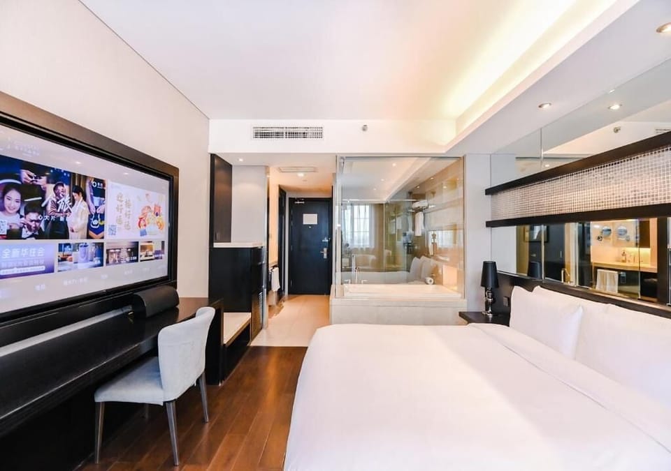 Executive Double Room, Non Smoking | Down comforters, free minibar, desk, laptop workspace