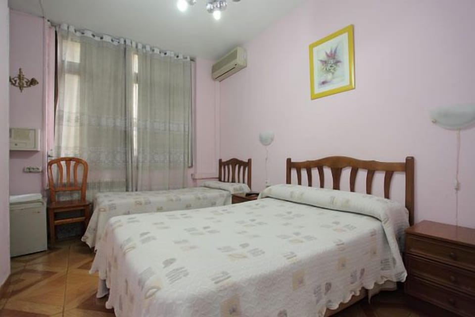 Basic Triple Room, Private Bathroom | In-room safe, free WiFi