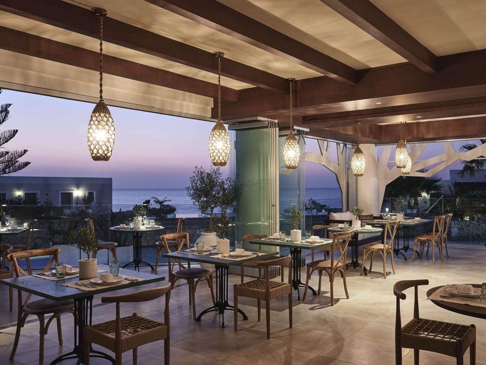 4 restaurants, breakfast, lunch, dinner served; international cuisine