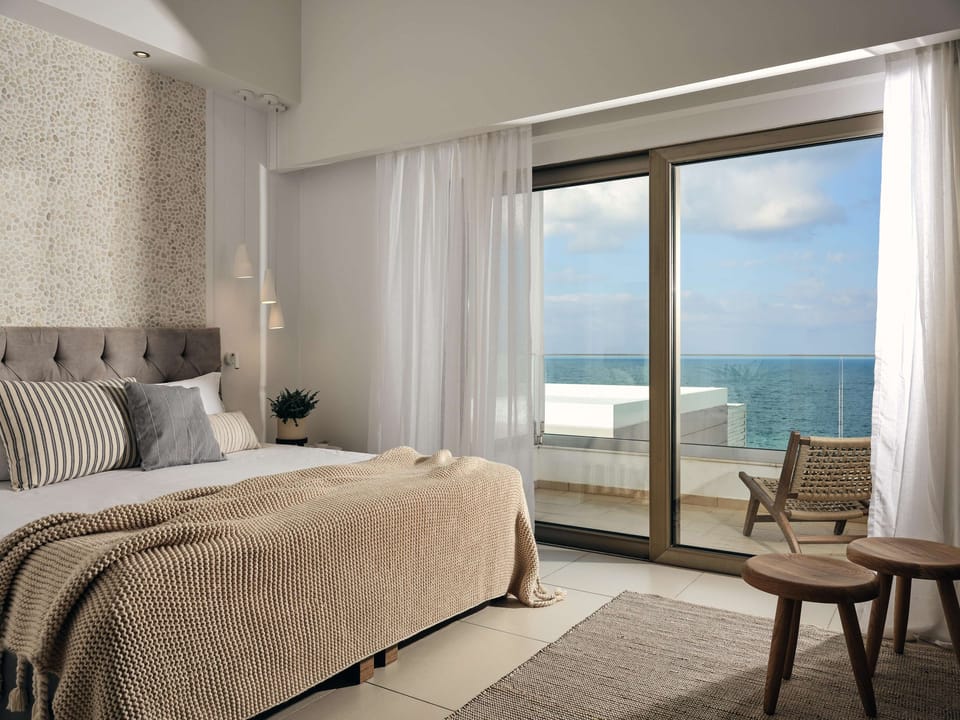 Superior Room, Sea Front | In-room safe, blackout drapes, free WiFi, bed sheets