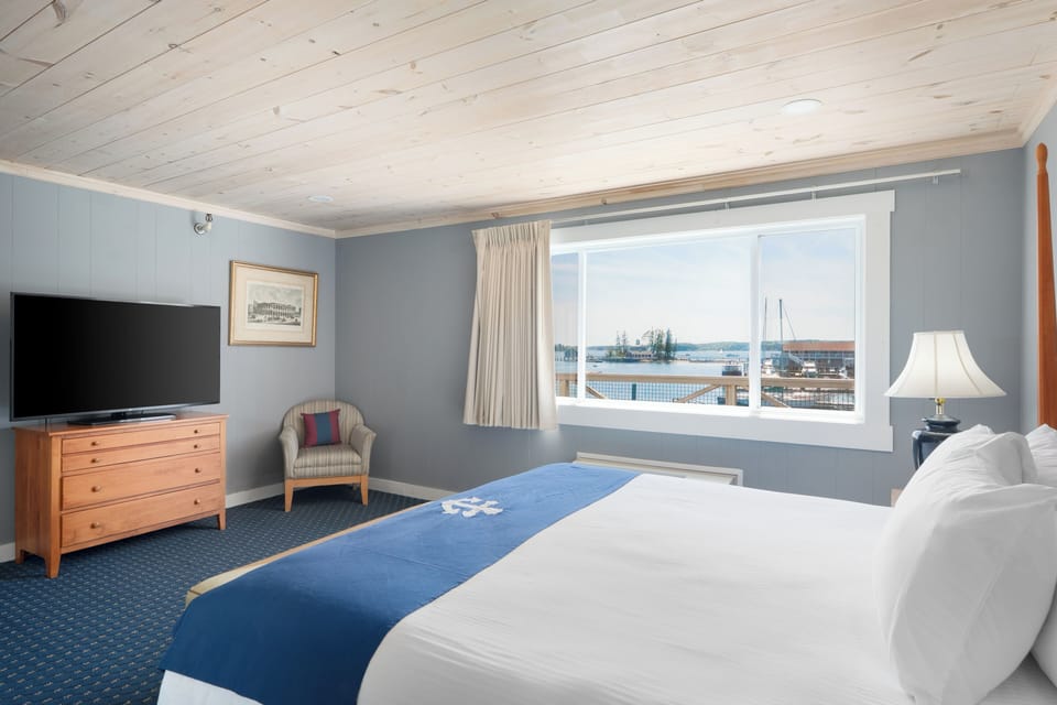Harbor Master Suite (225) | Iron/ironing board, free WiFi, bed sheets