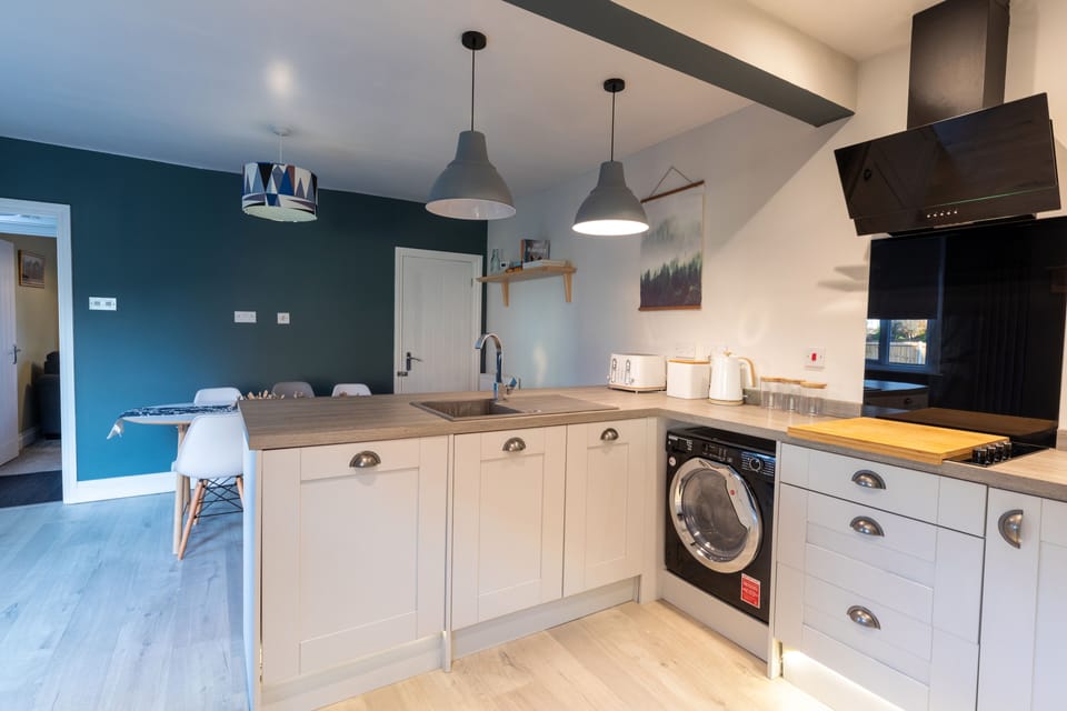 House, Private Bathroom, City View (Gorgeous) | Shared kitchen