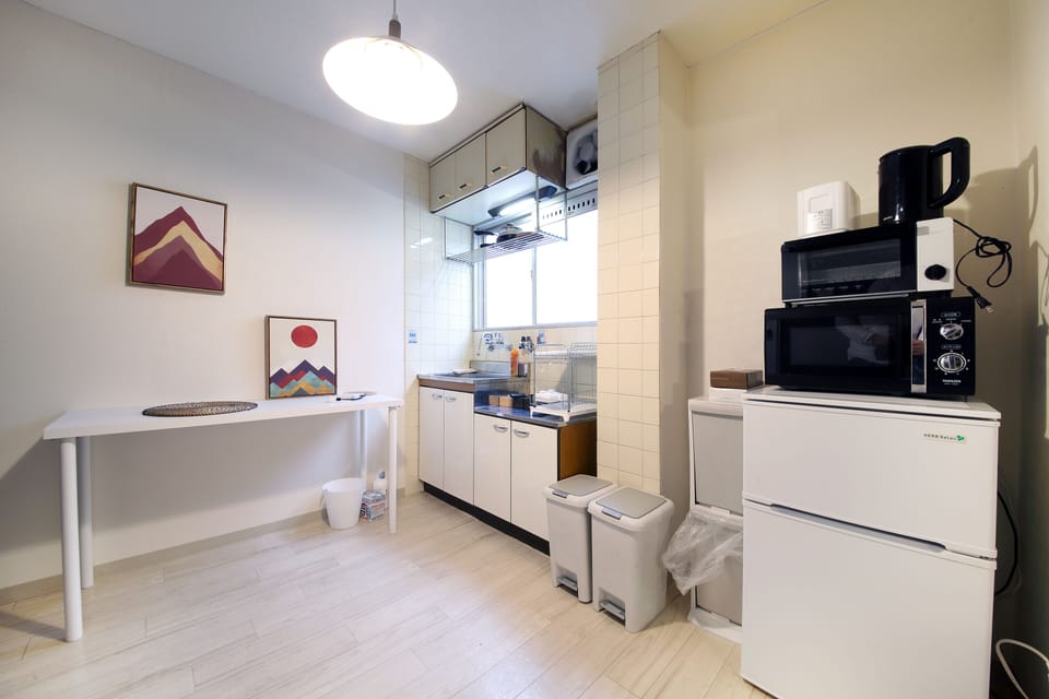 Apartment, 1 Bedroom | Private kitchenette | Fridge, microwave, stovetop, electric kettle