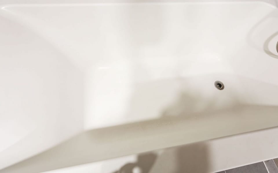Twin Room | Deep soaking bathtub