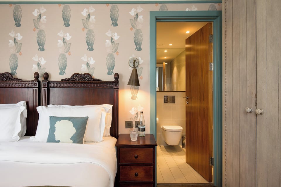 Charleston 1 Bedroom Apartment | Premium bedding, in-room safe, desk, iron/ironing board