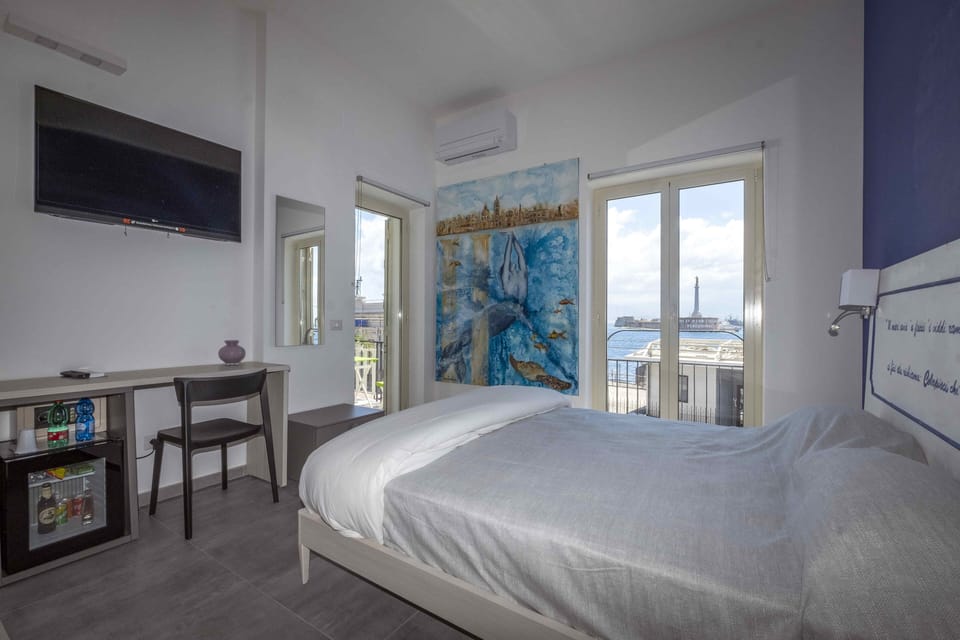 Suite, Jetted Tub, Sea View (Colapesce) | Premium bedding, in-room safe, individually furnished, desk