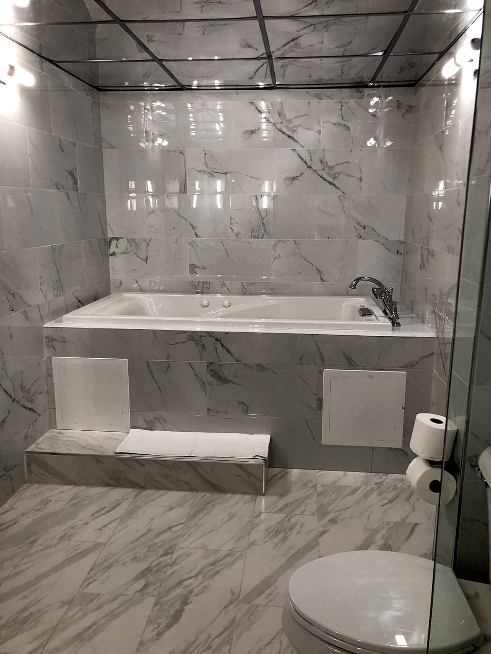 Quadruple Room | Jetted tub