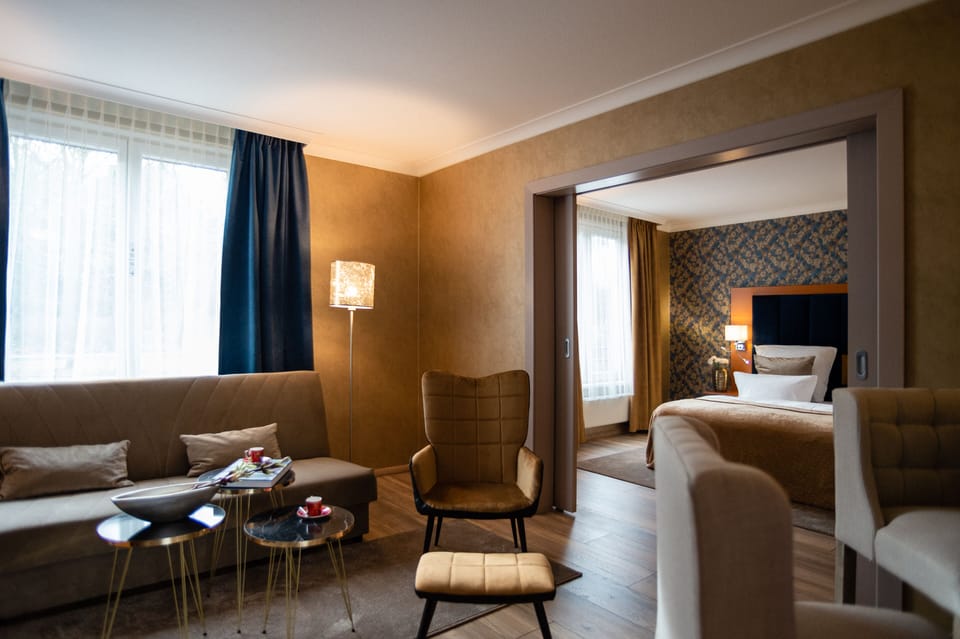 Suite, 1 King Bed, 2 Bathrooms, Garden Area | Hypo-allergenic bedding, down comforters, in-room safe