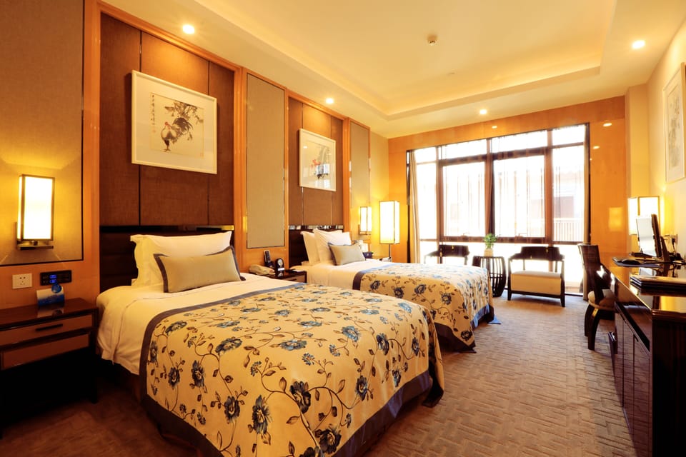 Business Twin Room | Desk, blackout drapes, WiFi (free), individually decorated