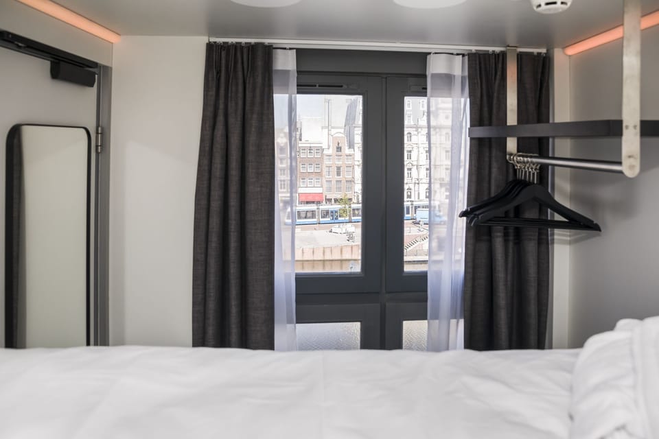 Canal Cube | Free WiFi, bed sheets