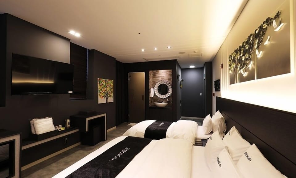 Superior Twin Room | Blackout drapes, WiFi (free), individually decorated