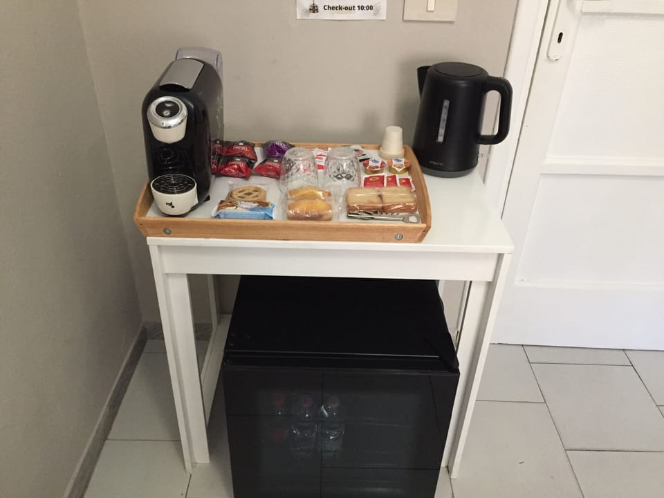 Double Room | Desk, WiFi (free), bed sheets