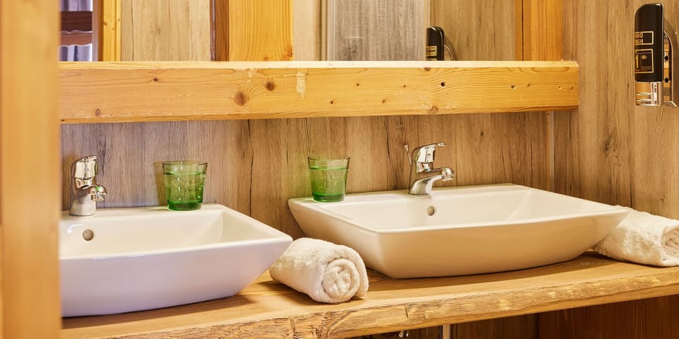 Triple Room, City View | Bathroom | Shower, free toiletries, hair dryer, towels